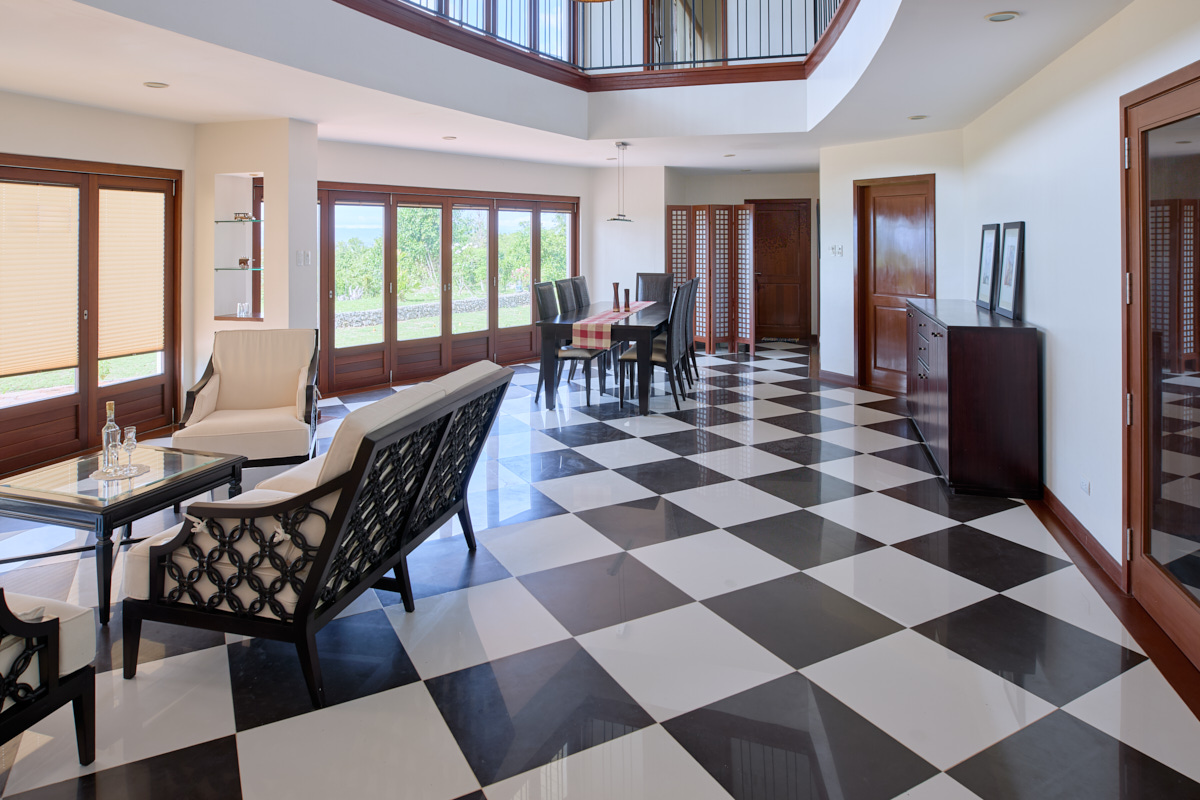 Living and dining area with folding doors to the garden