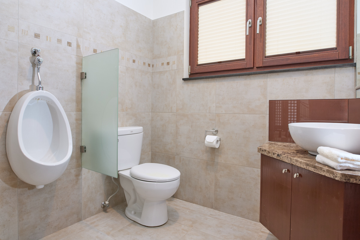 Ground-floor powder room