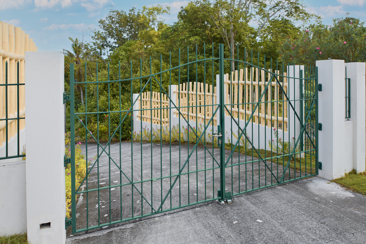 Main gate with electric opener