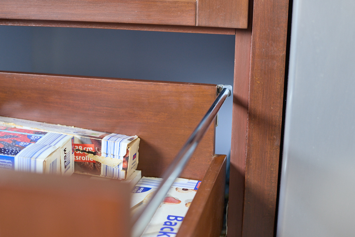 Drawer with metal side rail